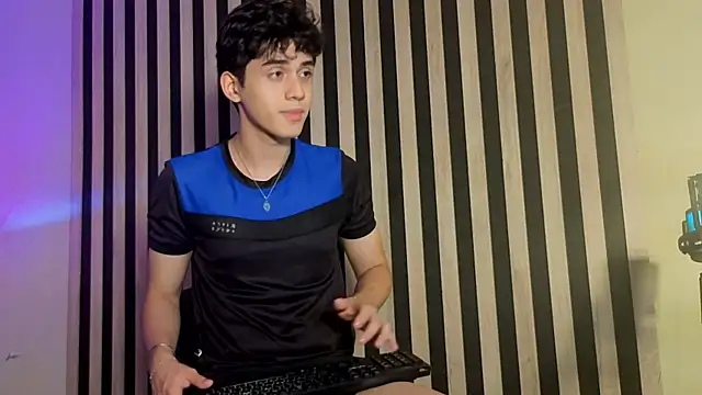 Snapshot of MikeVoss_ chatting on June 2, 7:16 pm MikeVoss online show from June 2, 7:16 pm