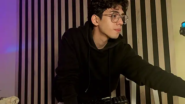 Snapshot of MikeVoss_ chatting on June 10, 7:35 pm MikeVoss online show from June 10, 7:35 pm