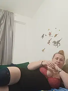 JuliaBestX online show from June 9, 7:03 pm