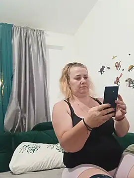 JuliaBestX online show from June 25, 9:52 pm