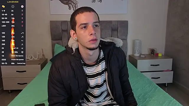 isaacblaze  online show from June 2, 3:52 am