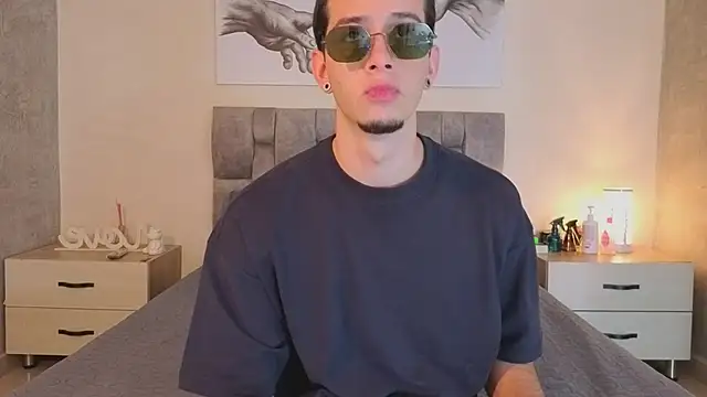 isaacblaze  online show from July 7, 3:31 am