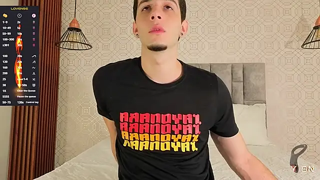 isaacblaze  online show from July 19, 3:32 am