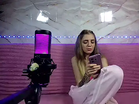 Snapshot of BunnyBliss2 chatting on June 13, 9:24 pm BunnyBliss2 online show from June 13, 9:24 pm