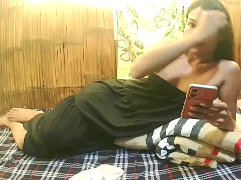 Snapshot of Sexy_UncutTrans chatting on June 3, 11:13 am Sexy UncutTrans online show from June 3, 11:13 am