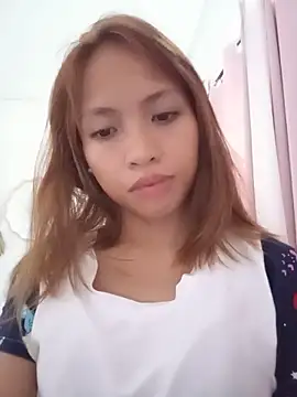 Snapshot of sweetpinayxxx chatting on June 1, 6:15 am sweetpinayxxx online show from June 1, 6:15 am