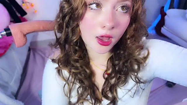 Snapshot of Lil_Belaa chatting on July 6, 12:24 pm Lil Belaa online show from July 6, 12:24 pm