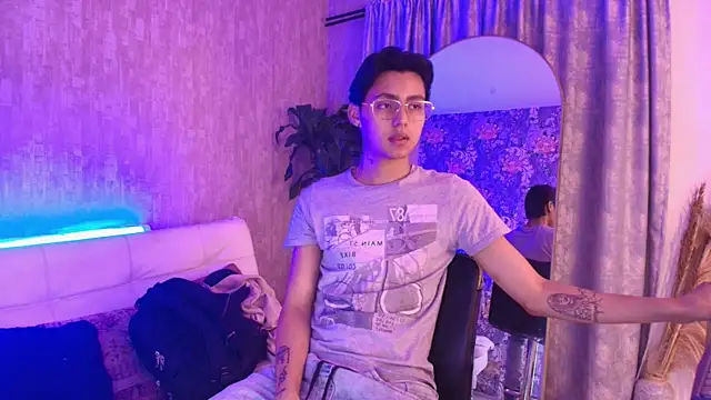 Snapshot of tian_sex chatting on June 10, 3:39 am tian sex online show from June 10, 3:39 am