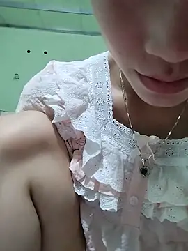 Snapshot of Logii_x chatting on June 13, 5:33 pm Logii x online show from June 13, 5:33 pm