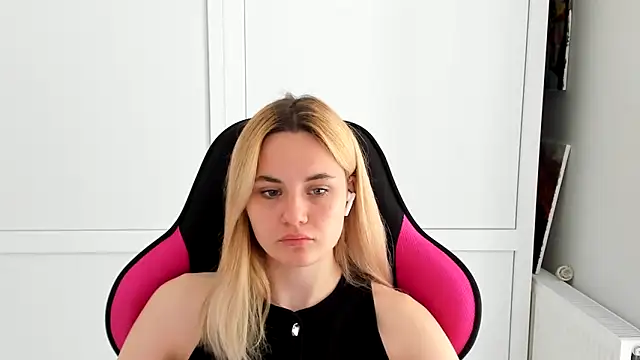 Emma starrs  online show from May 30, 10:12 am