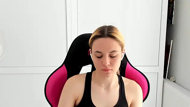 Emma starrs  online show from June 3, 9:56 am