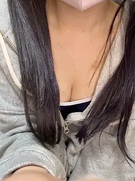 Snapshot of luna_sleepy chatting on June 6, 1:05 pm luna sleepy online show from June 6, 1:05 pm