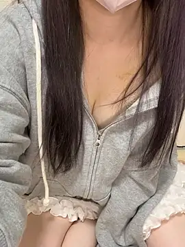 Snapshot of luna_sleepy chatting on June 13, 1:42 pm luna sleepy online show from June 13, 1:42 pm