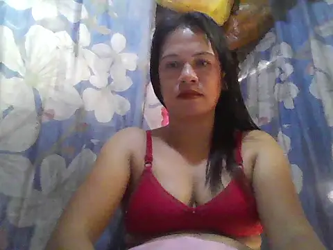 Snapshot of MommyRose32 chatting on June 9, 12:44 am MommyRose32 online show from June 9, 12:44 am