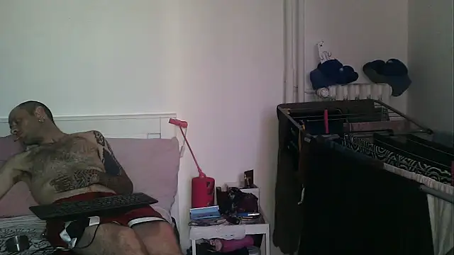 Snapshot of imponenteZeus chatting on June 23, 8:23 am imponenteZeus online show from June 23, 8:23 am