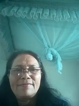 Snapshot of Vieekee chatting on May 23, 2:39 am Vieekee online show from May 23, 2:39 am