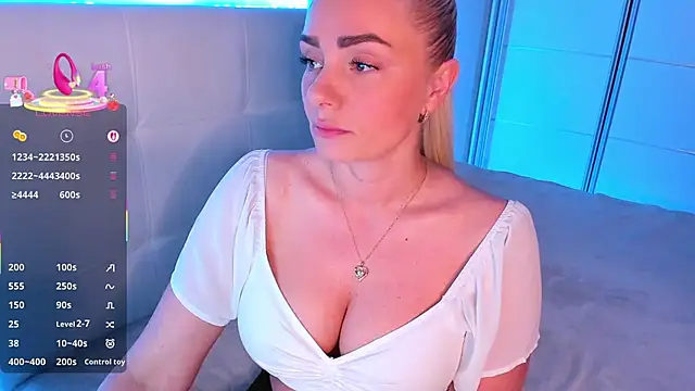 Snapshot of __Dasha__ chatting on May 23, 8:24 pm Dasha online show from May 23, 8:24 pm