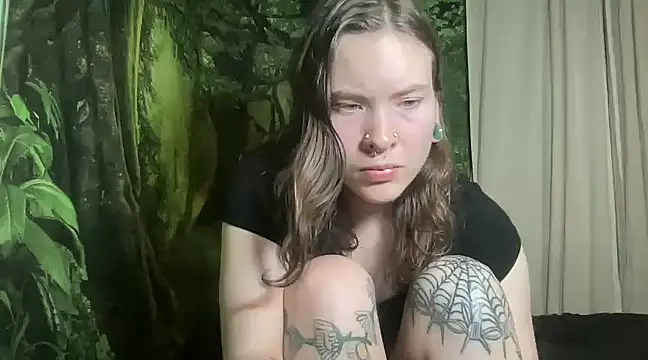 Snapshot of mo0ngoddess chatting on January 11, 8:33 am mo0ngoddess online show from January 11, 8:33 am