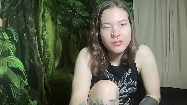 Snapshot of mo0ngoddess chatting on January 16, 5:21 am mo0ngoddess online show from January 16, 5:21 am