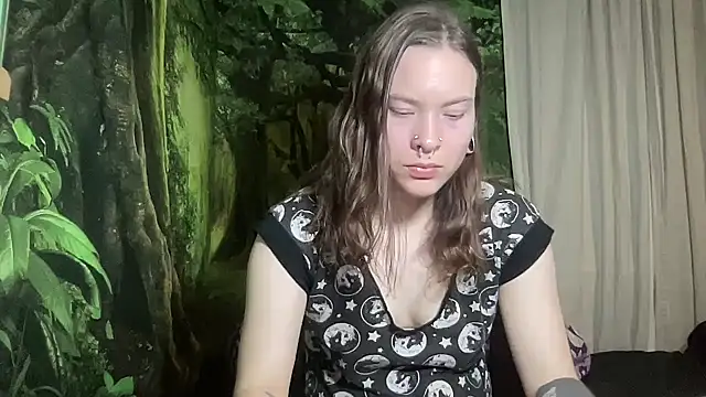 Snapshot of mo0ngoddess chatting on January 18, 4:37 am mo0ngoddess online show from January 18, 4:37 am