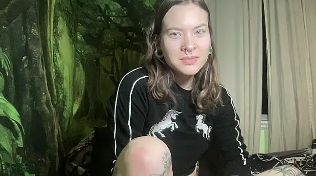 Snapshot of mo0ngoddess chatting on January 26, 2:24 am mo0ngoddess online show from January 26, 2:24 am