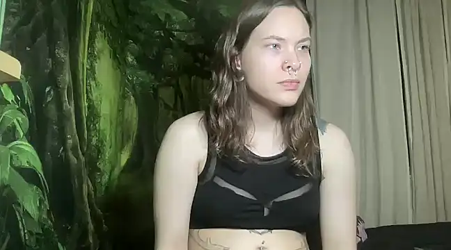 Snapshot of mo0ngoddess chatting on February 24, 6:16 am mo0ngoddess online show from February 24, 6:16 am