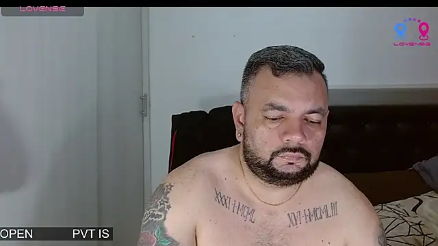 Snapshot of perverseveteranmanxxx chatting on April 15, 2:29 am perverseveteranmanxxx online show from April 15, 2:29 am