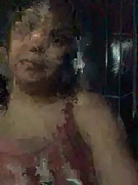 Snapshot of Cliaclara chatting on May 18, 10:26 pm Cliaclara online show from May 18, 10:26 pm