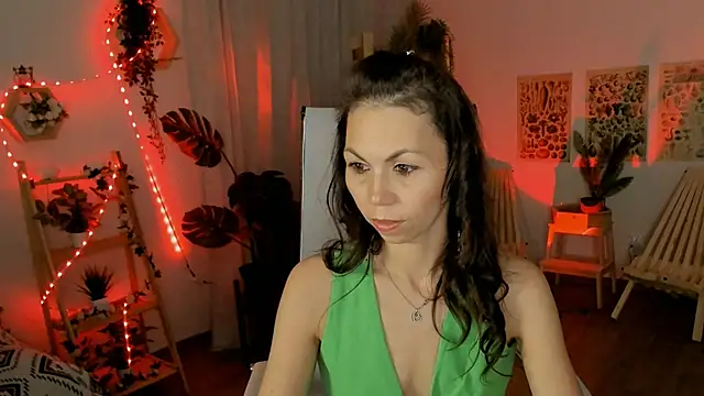 Snapshot of TrasyMorris chatting on June 12, 4:28 pm TrasyMorris online show from June 12, 4:28 pm
