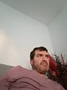 Snapshot of oncle33 chatting on June 12, 7:24 pm oncle33 online show from June 12, 7:24 pm