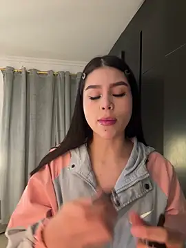 Snapshot of Helena_Whaite chatting on June 6, 2:44 pm Helena Whaite online show from June 6, 2:44 pm