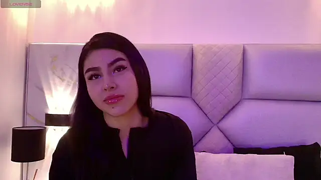 Snapshot of Helena_Whaite chatting on July 1, 2:02 am Helena Whaite online show from July 1, 2:02 am