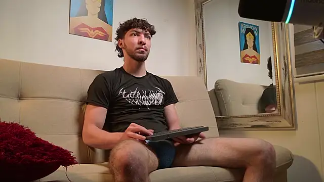 Snapshot of Noah_Oliveira_ chatting on June 11, 7:34 pm Noah Oliveira online show from June 11, 7:34 pm