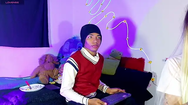 Snapshot of violeta_E_ chatting on May 18, 4:29 am violeta E online show from May 18, 4:29 am