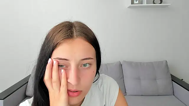 Tracey Gill online show from June 28, 1:22 am