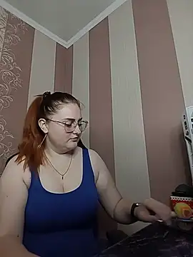 Snapshot of FoxyFlameX chatting on June 2, 9:00 am FoxyFlameX online show from June 2, 9:00 am