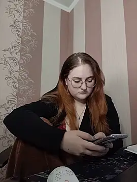 Snapshot of FoxyFlameX chatting on June 16, 8:28 am FoxyFlameX online show from June 16, 8:28 am