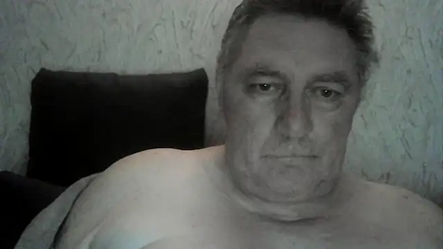 Snapshot of edje59a chatting on February 12, 2:17 am edje59a online show from February 12, 2:17 am