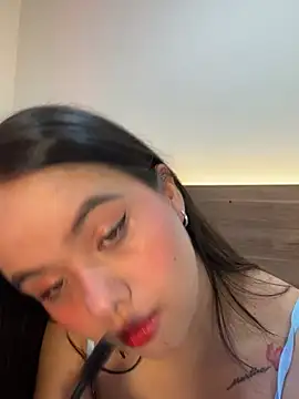 Snapshot of thamiina__ chatting on June 2, 12:07 pm thamiina online show from June 2, 12:07 pm