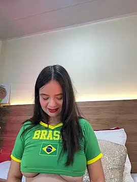 Snapshot of thamiina__ chatting on June 8, 12:05 pm thamiina online show from June 8, 12:05 pm