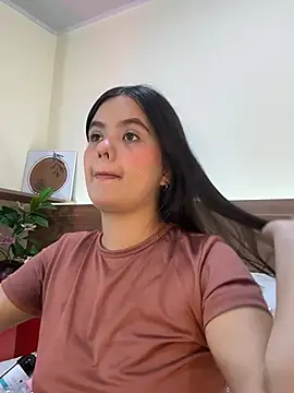 Snapshot of thamiina__ chatting on June 10, 11:53 am thamiina online show from June 10, 11:53 am