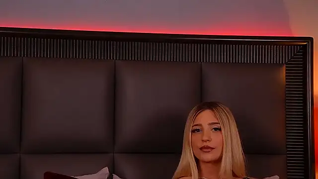 Ivy Noirr online show from July 22, 4:15 am