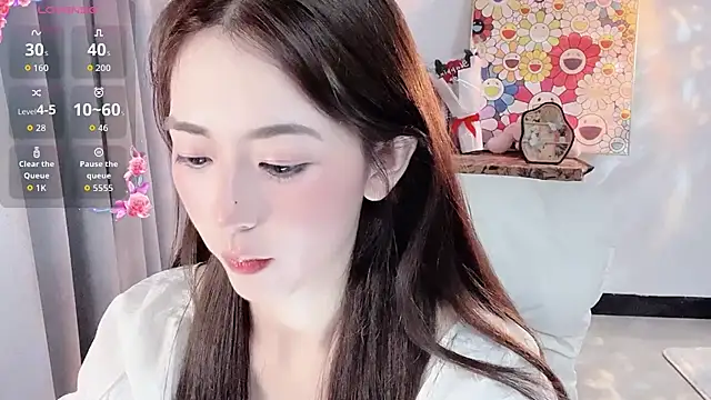 Snapshot of G0MM-AA chatting on June 5, 1:39 pm G0MM-AA online show from June 5, 1:39 pm