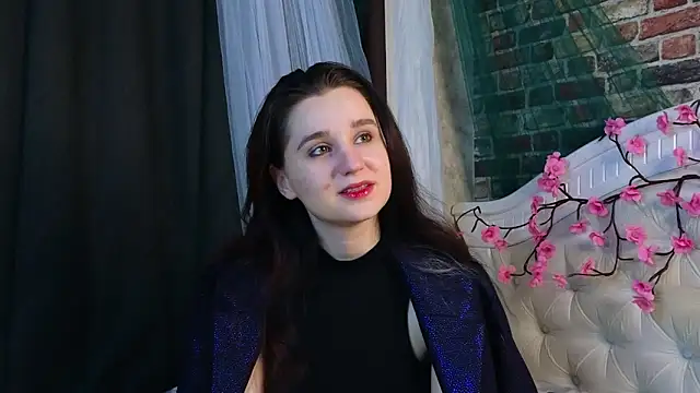 Snapshot of ReynaEdge chatting on June 15, 8:22 pm ReynaEdge online show from June 15, 8:22 pm