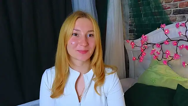 Snapshot of RosalieHandley chatting on June 10, 6:45 am RosalieHandley online show from June 10, 6:45 am