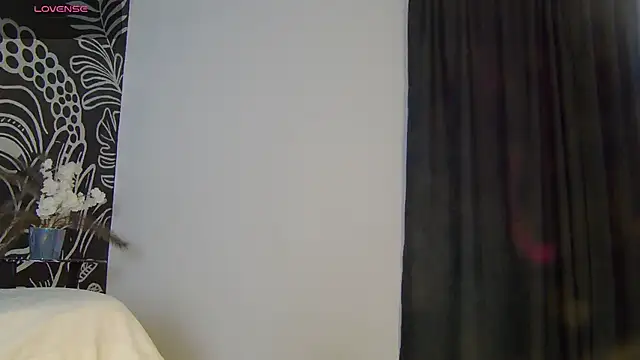 Snapshot of Iris_komatsu chatting on June 12, 8:08 pm Iris komatsu online show from June 12, 8:08 pm