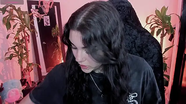 Snapshot of MissCharlottte_18 chatting on June 3, 3:20 am MissCharlottte 18 online show from June 3, 3:20 am