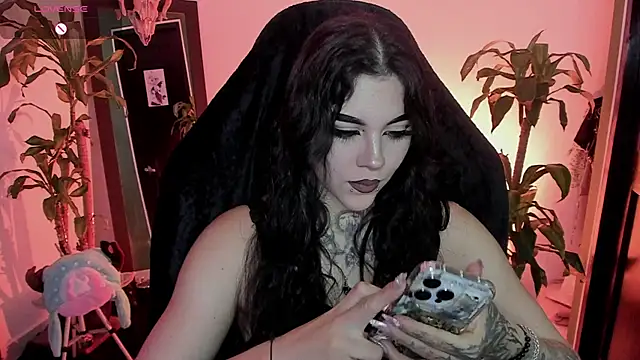 MissCharlottte 18 online show from August 6, 4:47 am