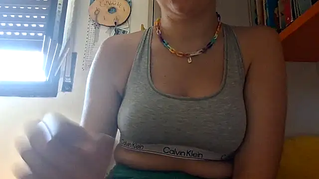 Snapshot of Foxyyy69 chatting on July 6, 8:44 am Foxyyy69 online show from July 6, 8:44 am