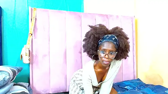 Snapshot of SexySlimTeaXx chatting on June 14, 9:17 pm SexySlimTeaXx online show from June 14, 9:17 pm